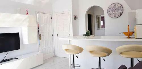 Lovely Apartment With Pool And Sea Views