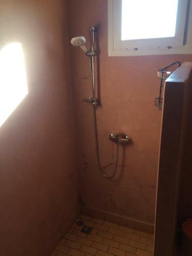 Hostal Itrane Guest House