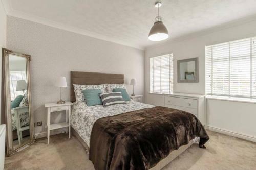 A Cheerful Three Bedroom House In Leafy Lytham