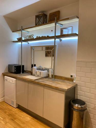 Apartamento 1 Bed Ground Floor Flat With Covered Balcony