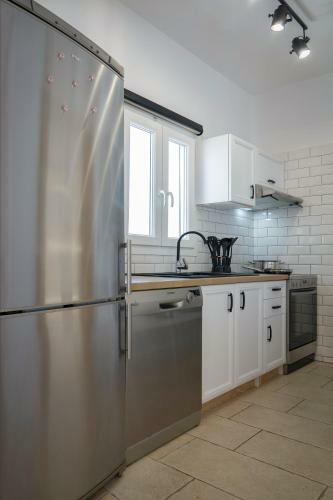 Glaros Luxury Apartments In Folegandros