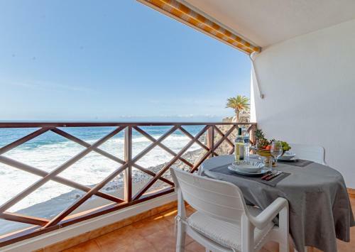 Oceanfront Neptuno Apartment