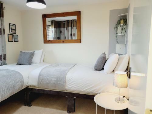Modern Duplex Apartment With Allocated Parking & Wifi