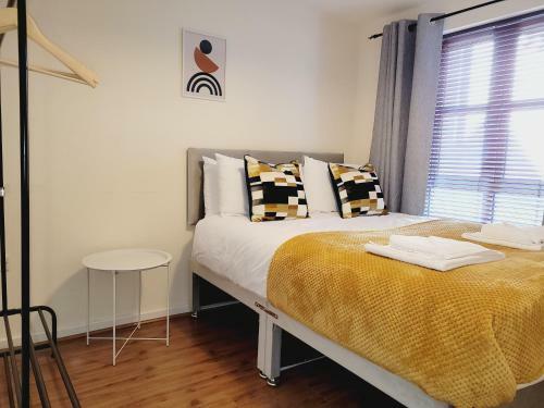 Modern Duplex Apartment With Allocated Parking & Wifi