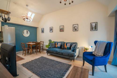 Modern Duplex Apartment With Allocated Parking & Wifi