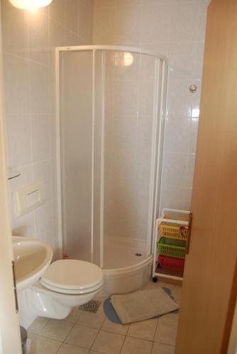 Apartments By The Sea Bilo, Primosten - 3090