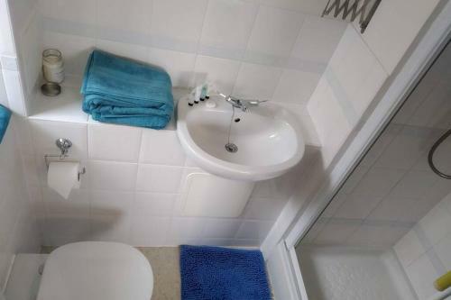 Quiet Space Next To Gatwick Airport And Town Centre