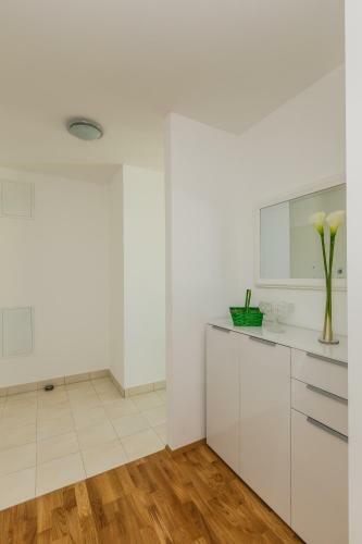 Sky Split Apartment