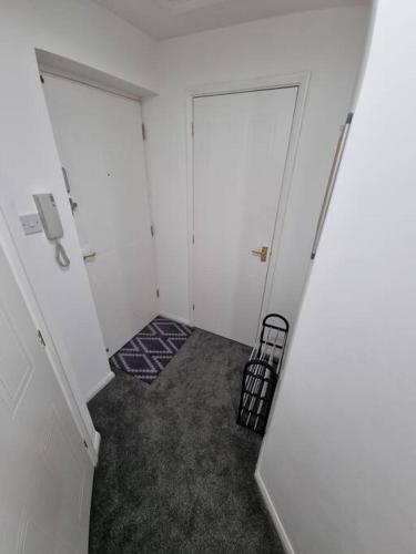 Newly Refurbished 2 Bed, City Centre Apartment.