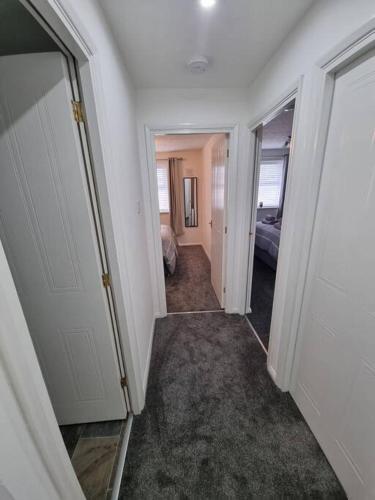 Newly Refurbished 2 Bed, City Centre Apartment.