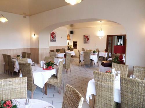 Hotel Logis Hostellerie Des Monts Jura