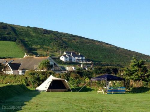 Hotel Walking On Waves Surf Camp & Lodge