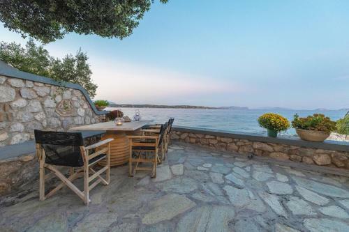 Beachfront Spetses Spectacular Fully Equipped Traditional Villa Familiesgroups