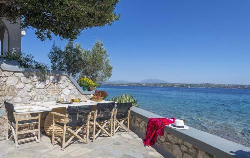 Beachfront Spetses Spectacular Fully Equipped Traditional Villa Familiesgroups