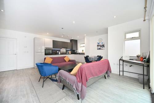 Luxury 2 Bedroom, 2 Bath Apartment, Prime Location