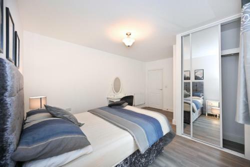 Luxury 2 Bedroom, 2 Bath Apartment, Prime Location