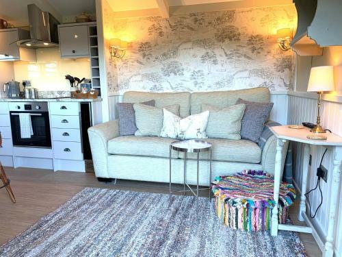 Lodge Luxury Shepherds Hut With Superb Views & Fire Pit