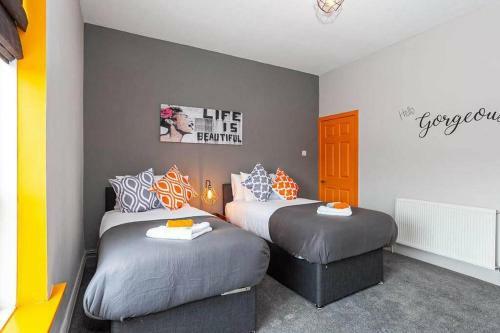 Spacious Refurbished Manchester Pad -sleeps Upto 8