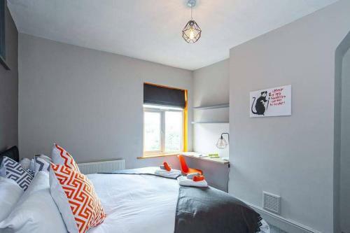 Spacious Refurbished Manchester Pad -sleeps Upto 8