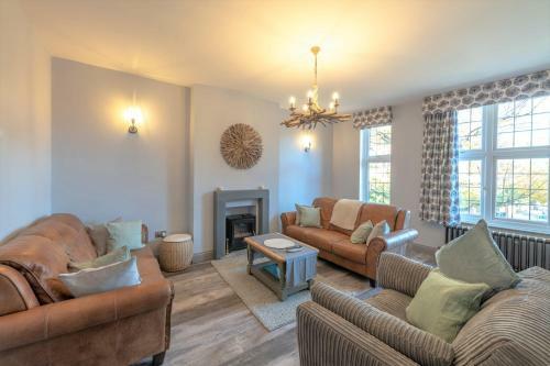 Seaside Breaks - Stylish, Split-level Apartment In Meads Village