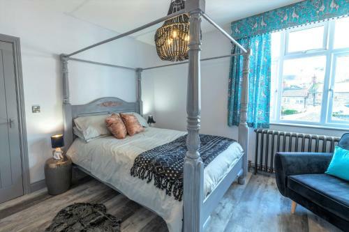 Seaside Breaks - Stylish, Split-level Apartment In Meads Village