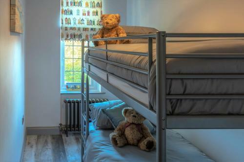 Seaside Breaks - Stylish, Split-level Apartment In Meads Village