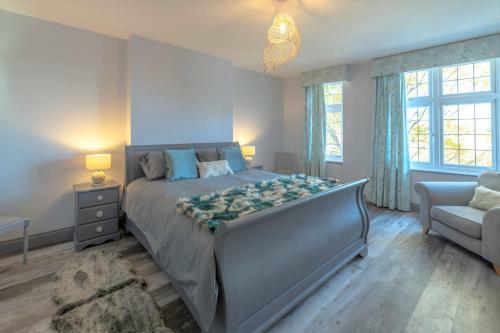 Seaside Breaks - Stylish, Split-level Apartment In Meads Village