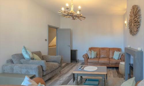 Seaside Breaks - Stylish, Split-level Apartment In Meads Village