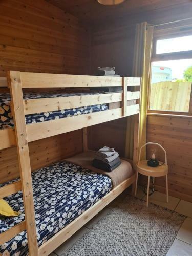Lakeside Swallow Lodge - Private Hot Tub