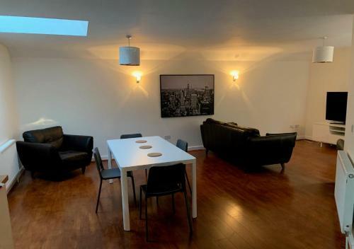 Wokingham - Large 2 Bedroom Apartment