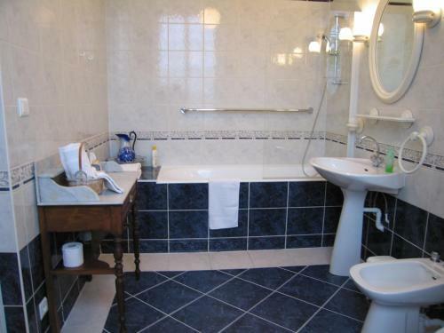 Bed & Breakfast Logis De Guitres - Chambres D'hotes