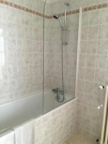 Bed & Breakfast Logis De Guitres - Chambres D'hotes