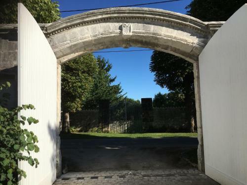 Bed & Breakfast Logis De Guitres - Chambres D'hotes