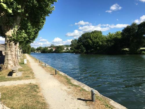 Bed & Breakfast Logis De Guitres - Chambres D'hotes