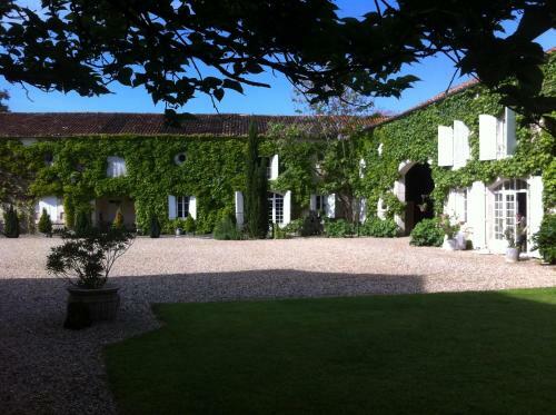 Bed & Breakfast Logis De Guitres - Chambres D'hotes