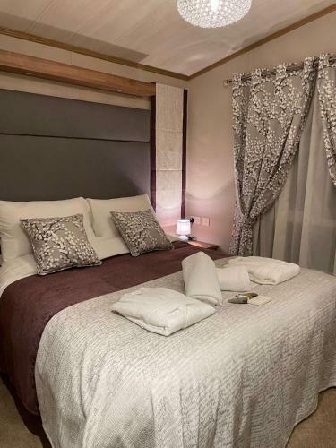 Lakeview Winter Lodge With Hot Tub