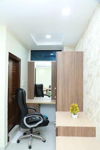 Hotel 8th Mile Suites