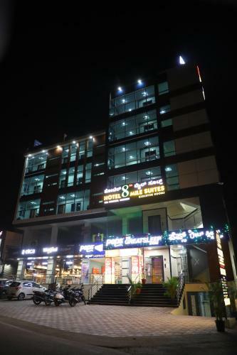 Hotel 8th Mile Suites