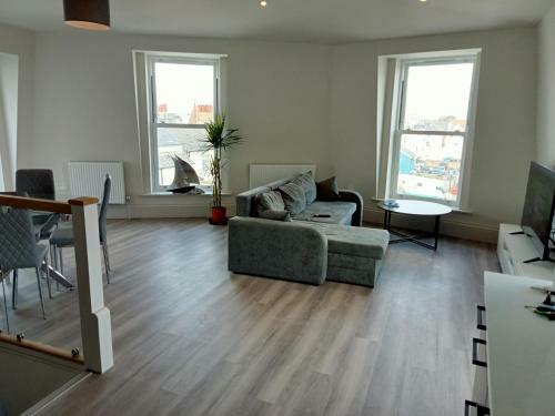 Glorious Duplex Holiday Apartment By The Sea