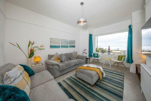 Apartamento Absolute Beachfront With Decked Garden Oasis And Views