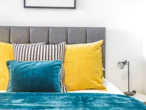Tudors Esuites Jq Studio Apartment