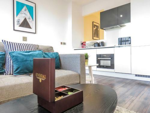 Tudors Esuites Jq Studio Apartment