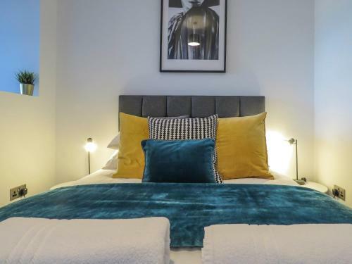Tudors Esuites Jq Studio Apartment