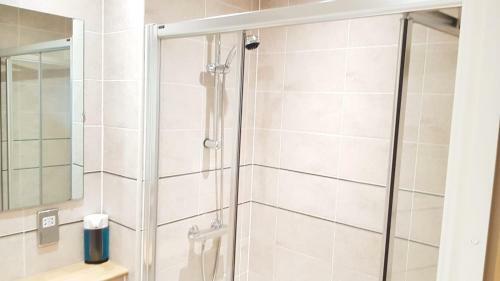 Kcs Birmingham City Apartment With Balcony/parking
