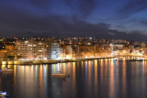 Superb Seafront Family Apartment
