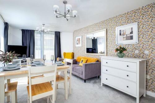 Luxury 2bed Spacious Apartment- City Centre- Free Parking