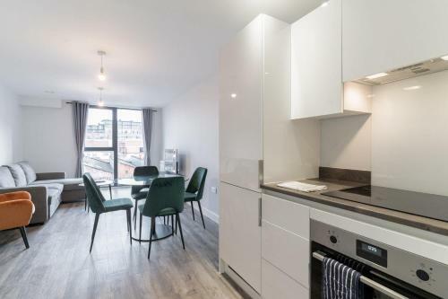 Contemporary 1 Bedroom Apartment In Central Birmingham