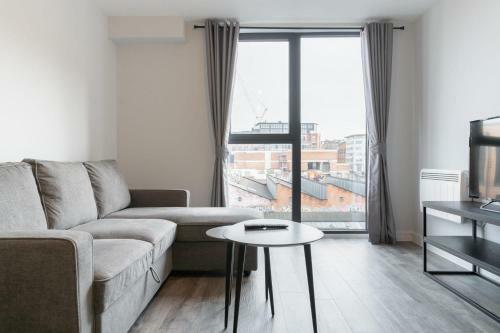 Contemporary 1 Bedroom Apartment In Central Birmingham