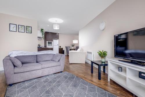 Stylish 2bed Apartment-city Centre - Free Parking.