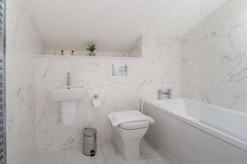 Chic 2 Bed 2 Bath Apartment In A Modern Development